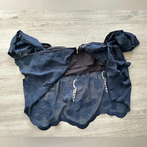 Lovers + Friends REVOLVE off the shoulders top Sz M super fun - Picture 4 of 5